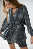 vestido de chiffon com estampado de leopardo cinzento
