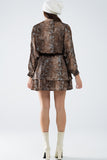 vestido de chiffon marrom com estampa de leopardo