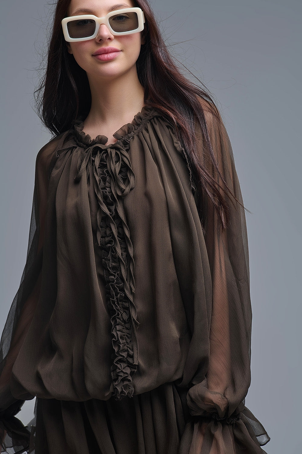 Vestido de cintura descaída em chiffon romântico castanho