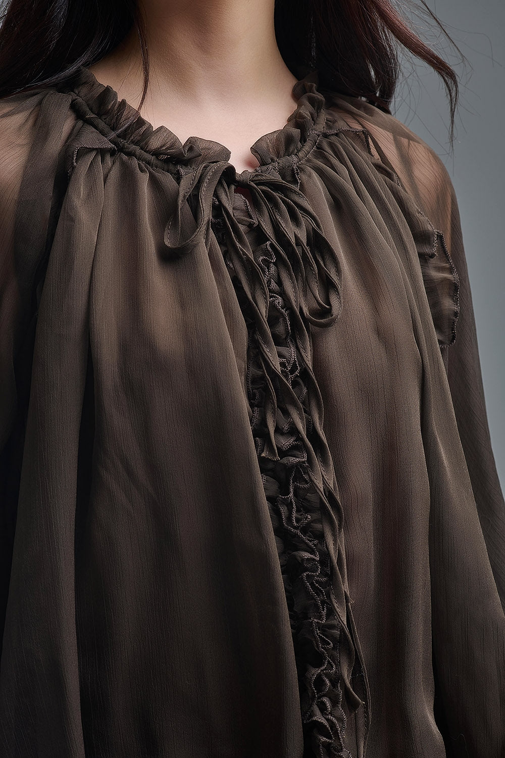 Vestido de cintura descaída em chiffon romântico castanho