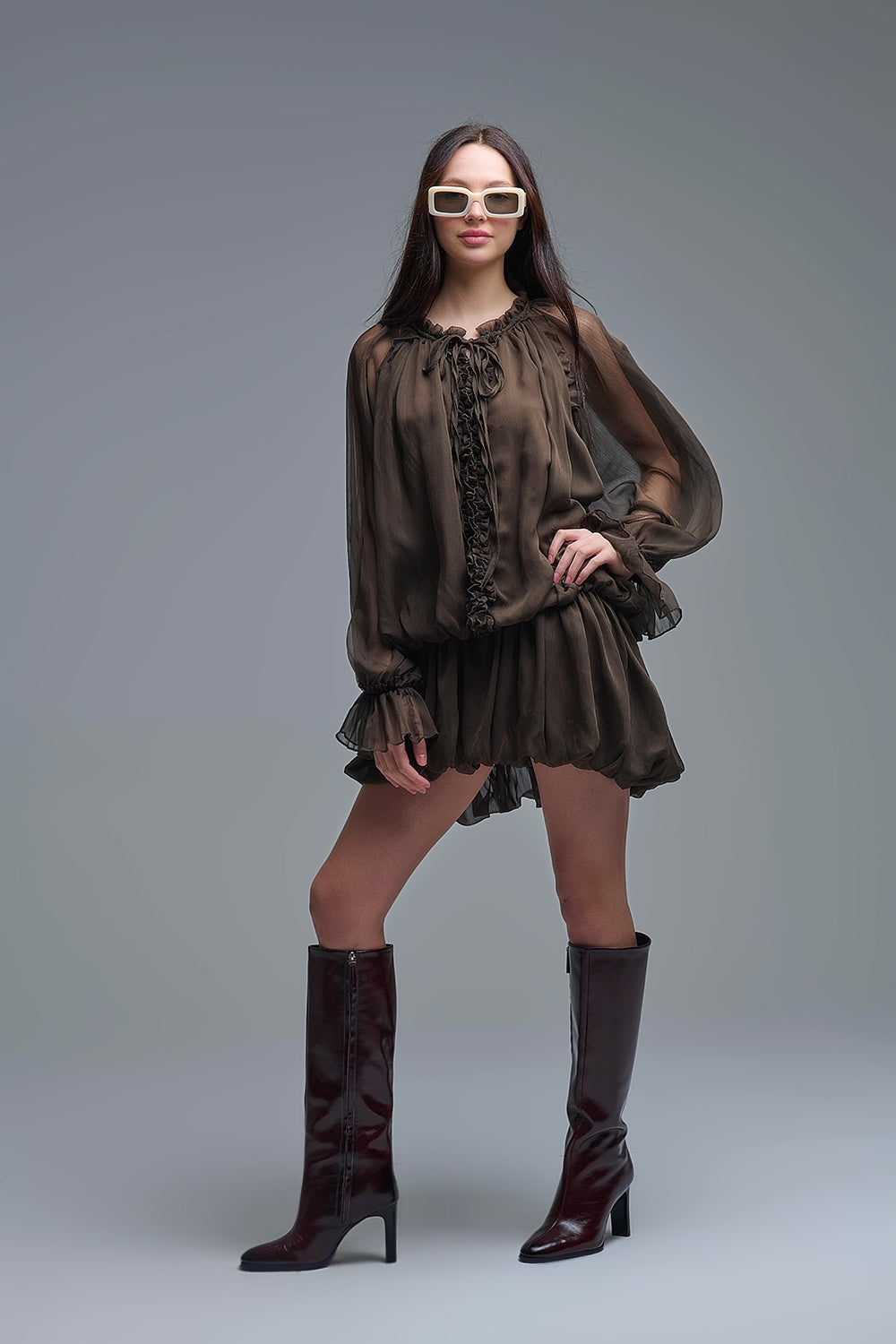 Vestido de cintura descaída em chiffon romântico castanho