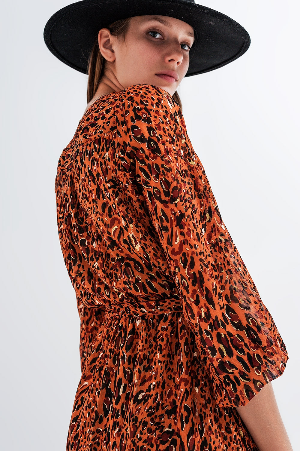 Vestido de envolvimento com estampagem animal