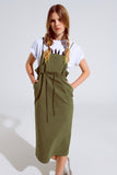 Vestido de ganga caqui com bolso no peito e cintura com cordão