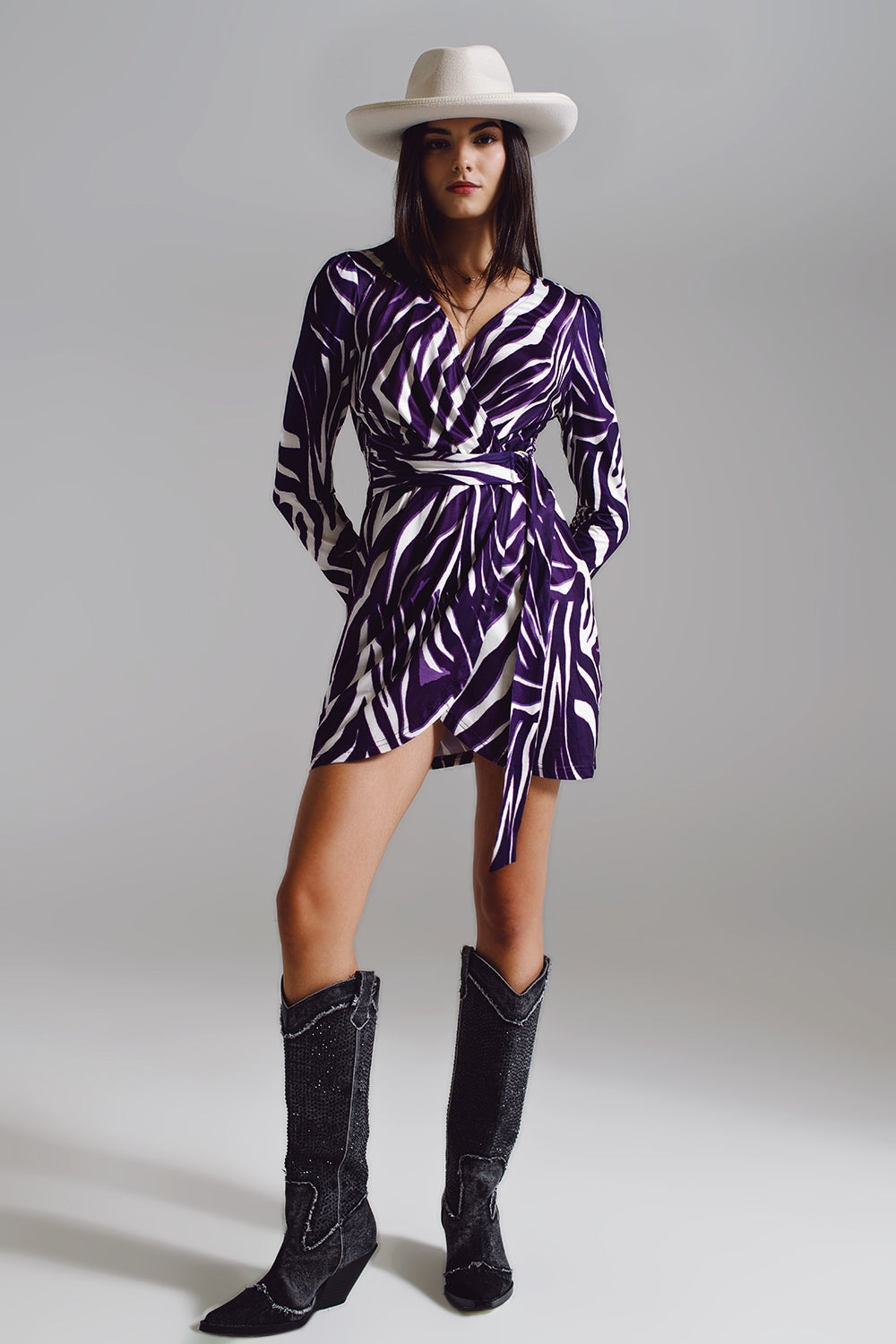 Q2 Vestido de manga comprida com cinto em Creme e Estampa de Zebra Roxa