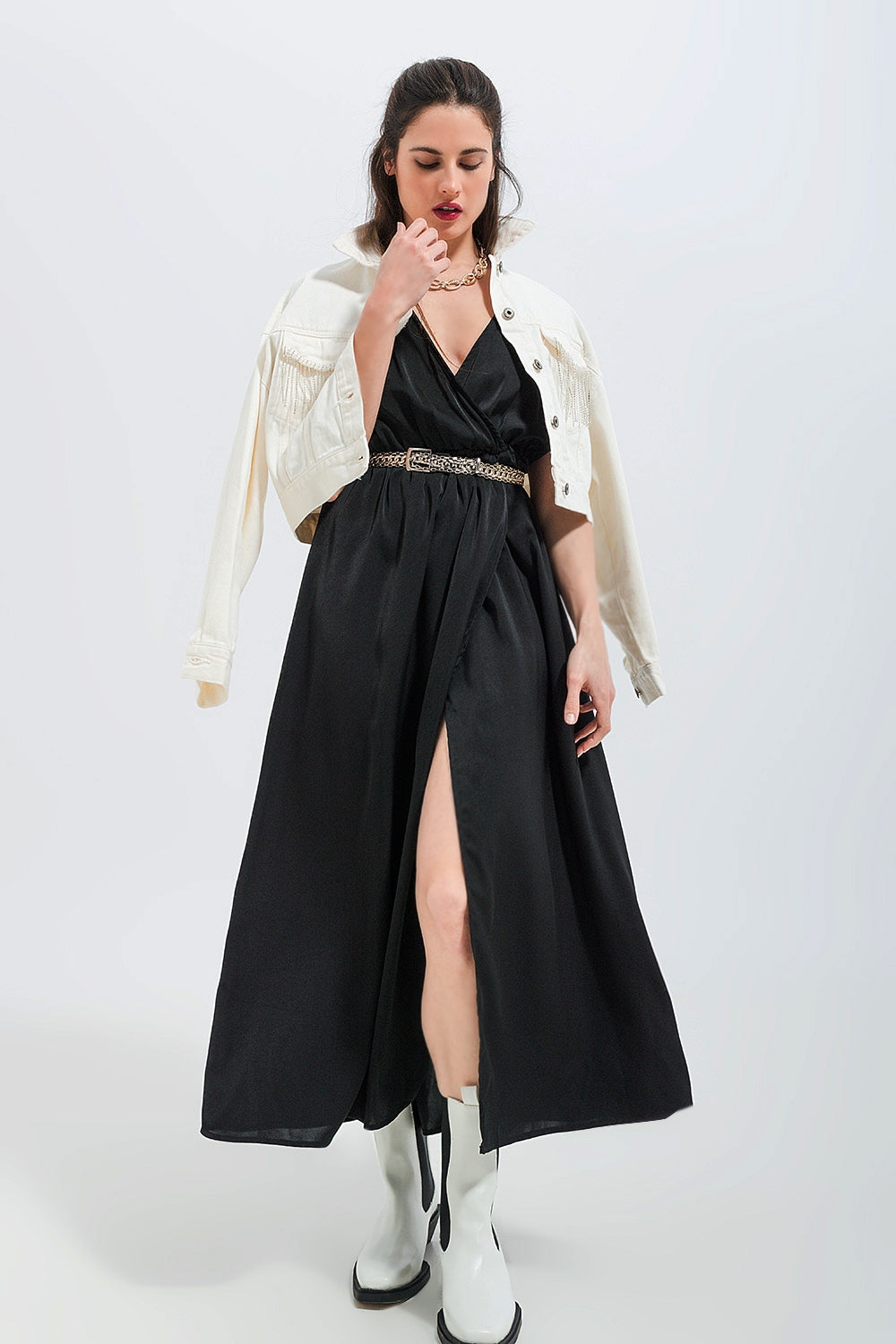 Q2 Vestido de manga curta em cetim maxi preto