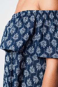 Vestido de praia midi azul marino com ombros descobertos