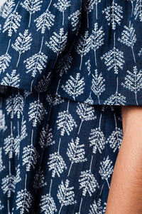Vestido de praia midi azul marino com ombros descobertos