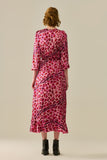 Vestido Envelope Maxi em Cetim com Estampa de Leopardo Fúcsia