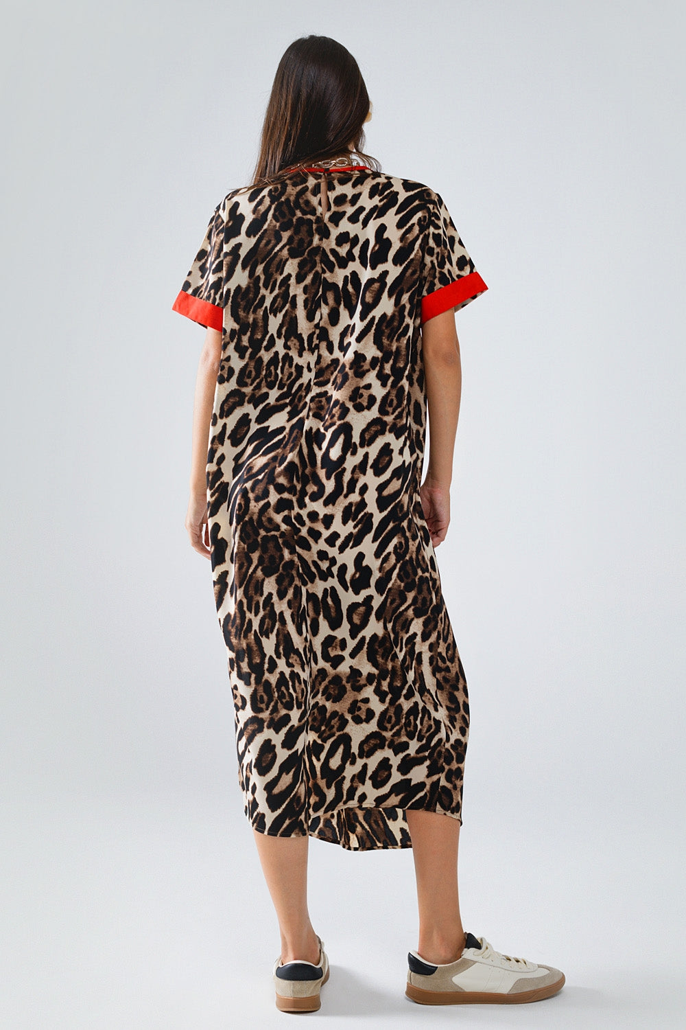 Vestido estampado leopardo com detalhe frontal em nó