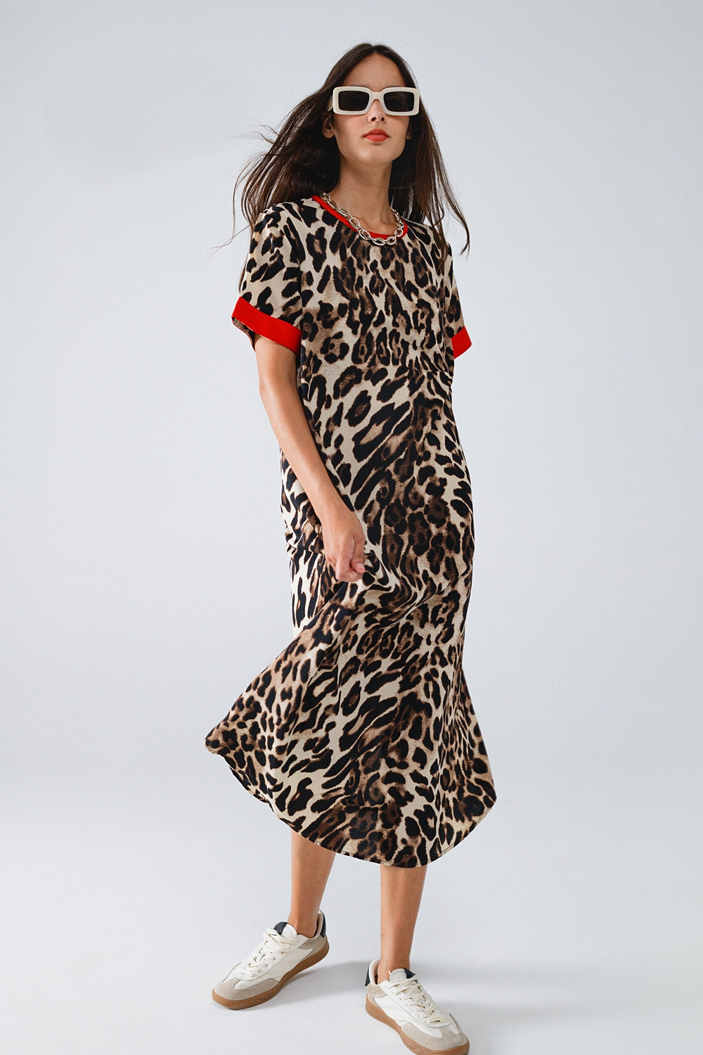 Vestido estampado leopardo com detalhe frontal em nó