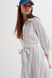 Vestido largo com botões e desenho às riscas