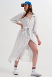Q2 Vestido largo com botões e desenho às riscas