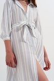 Vestido largo com botões e desenho às riscas