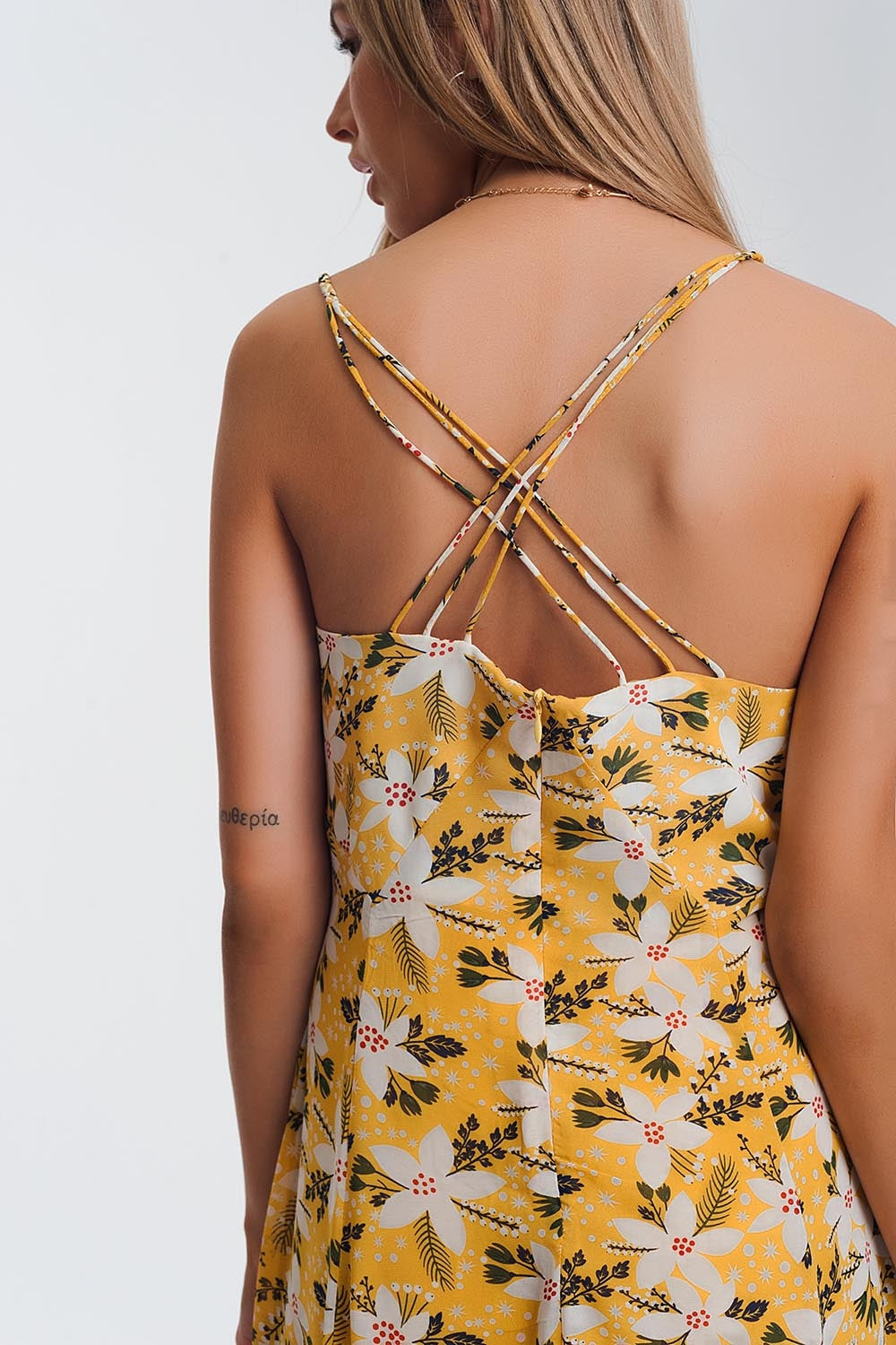 Vestido longo amarelo com tiras finas