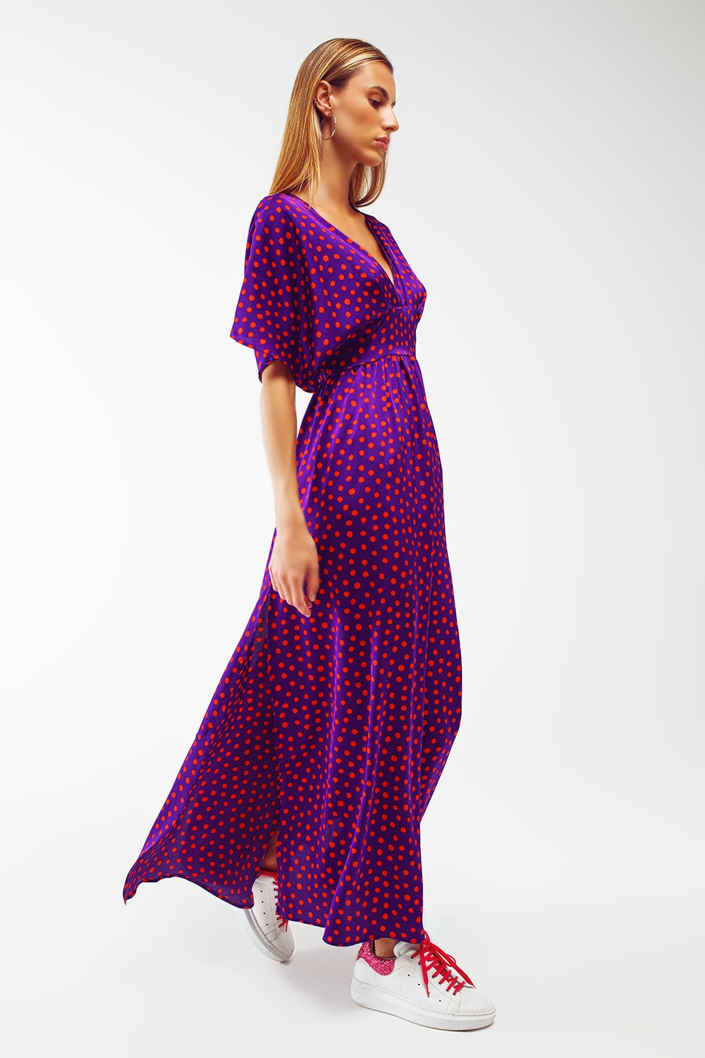 Q2 Vestido longo com cintura marcada e mangas angelicais em polka dot roxo