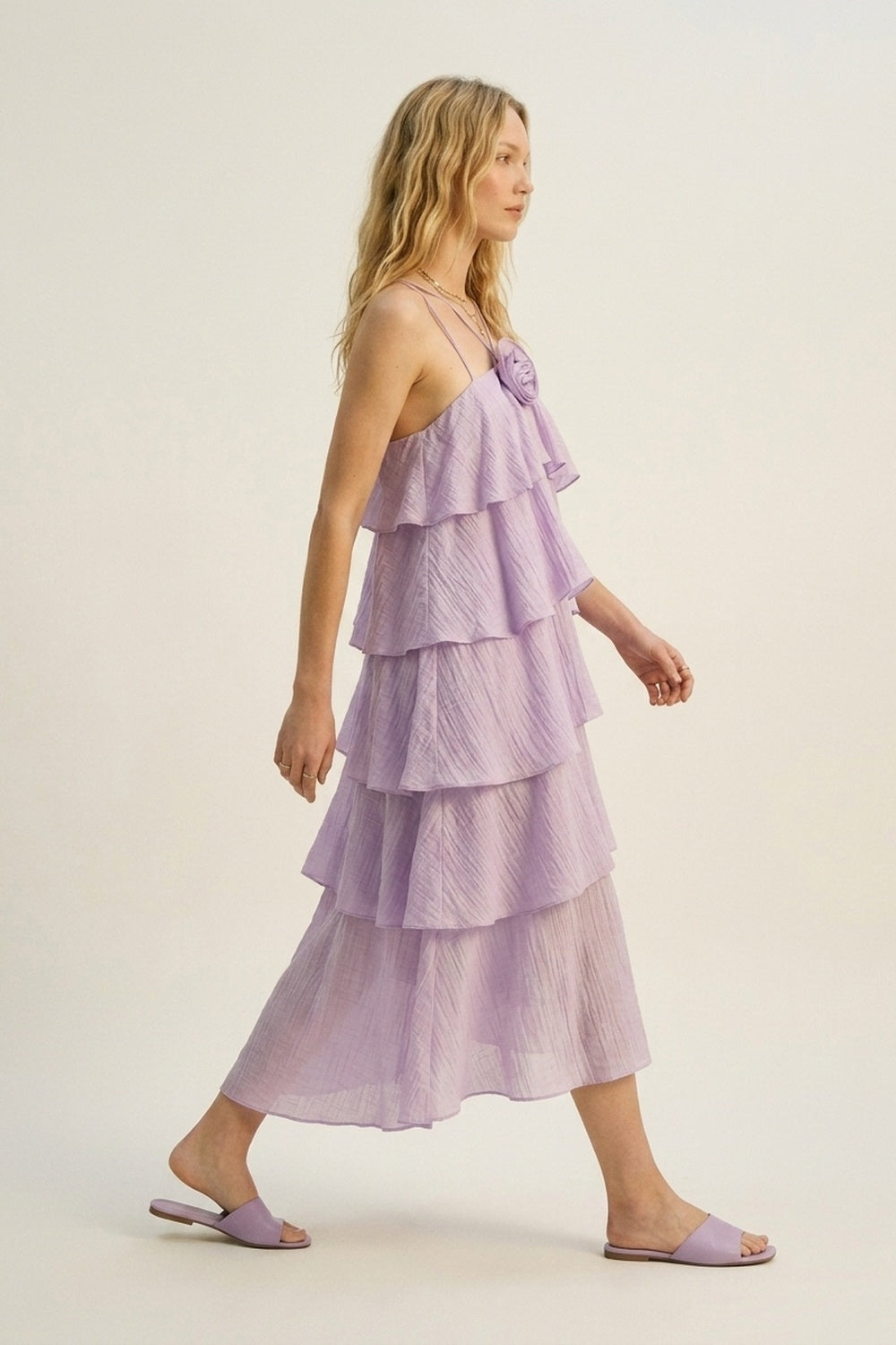 Q2 Vestido Longo com Detalhe de Rosa em Camadas Babados e Textura Amassada Lilás
