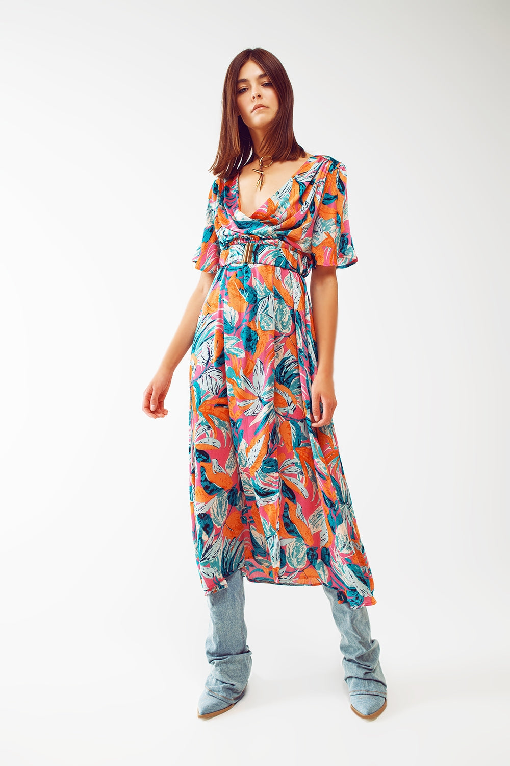Vestido longo com estampa floral e cinto em laranja