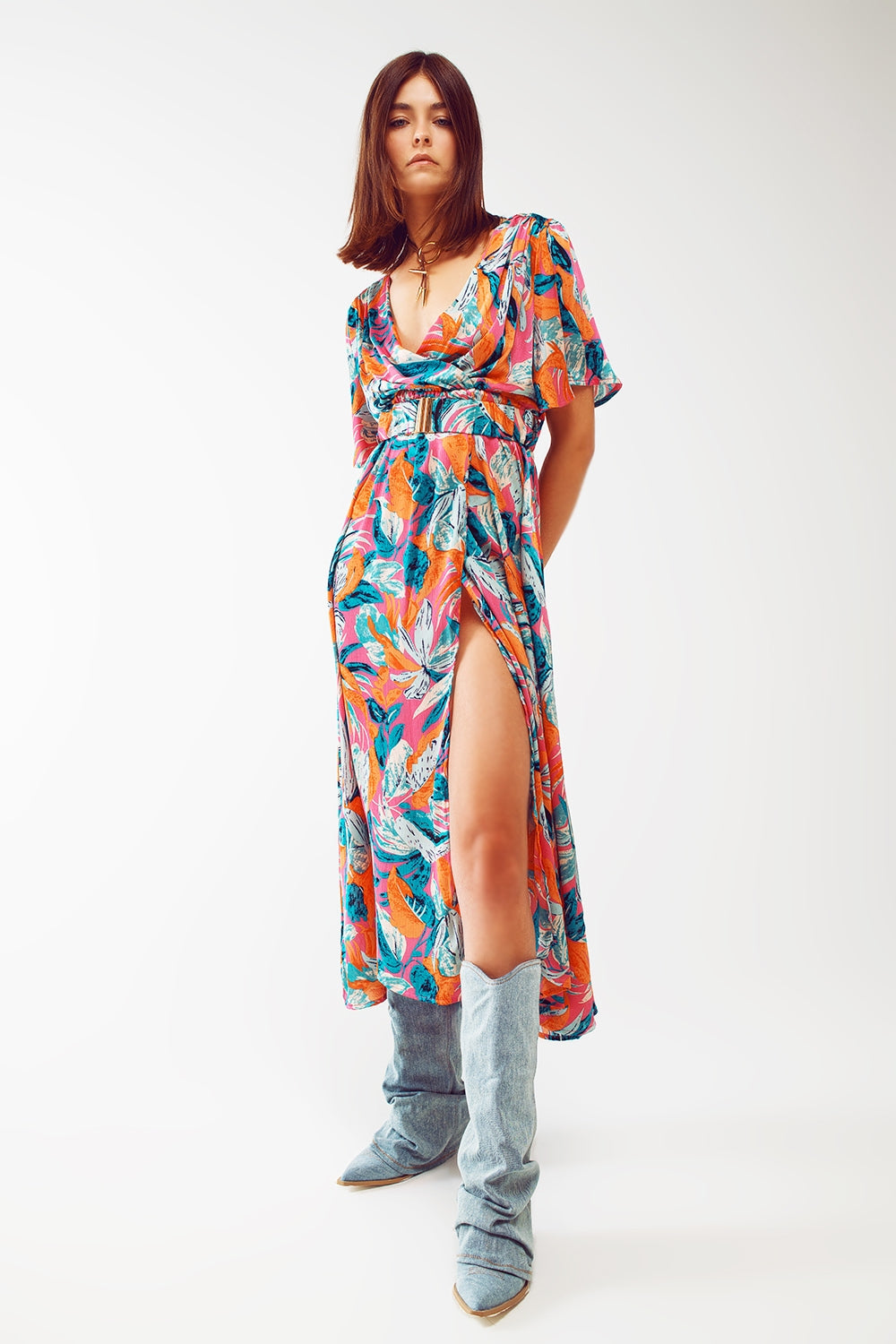 Vestido longo com estampa floral e cinto em laranja