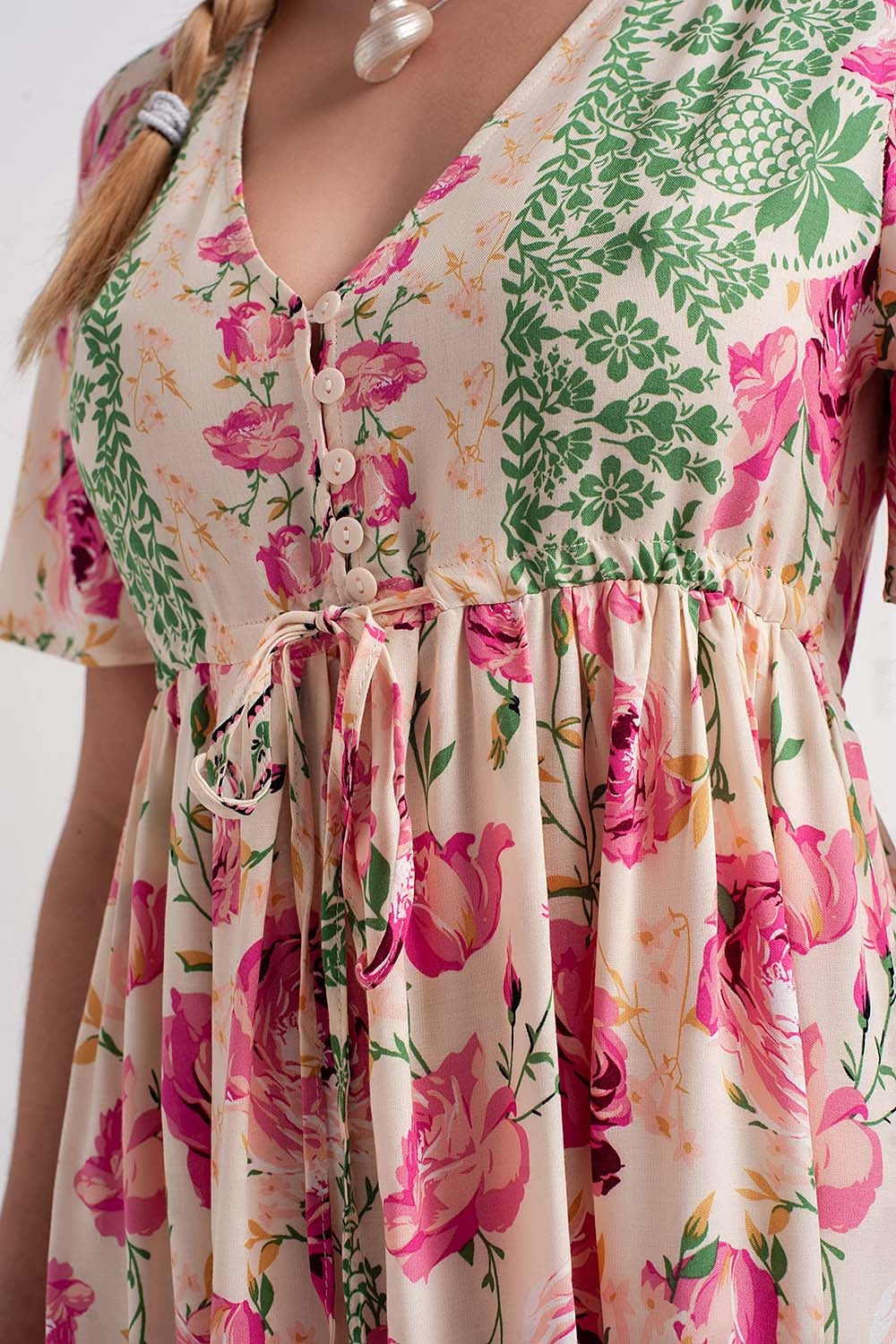 Vestido longo de babydoll com flores de cores vivas em rosa