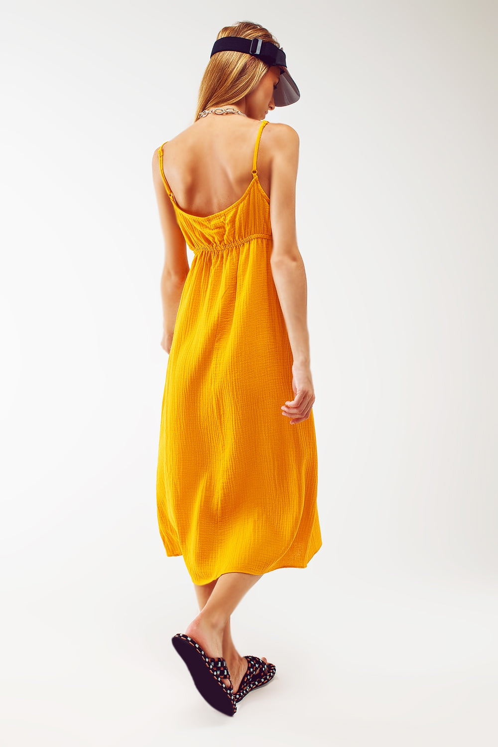 Vestido longo de verão amarelo com alças e cintura franzida