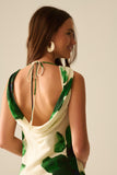 Vestido longo verde sem mangas e esvoaçante com estampa floral