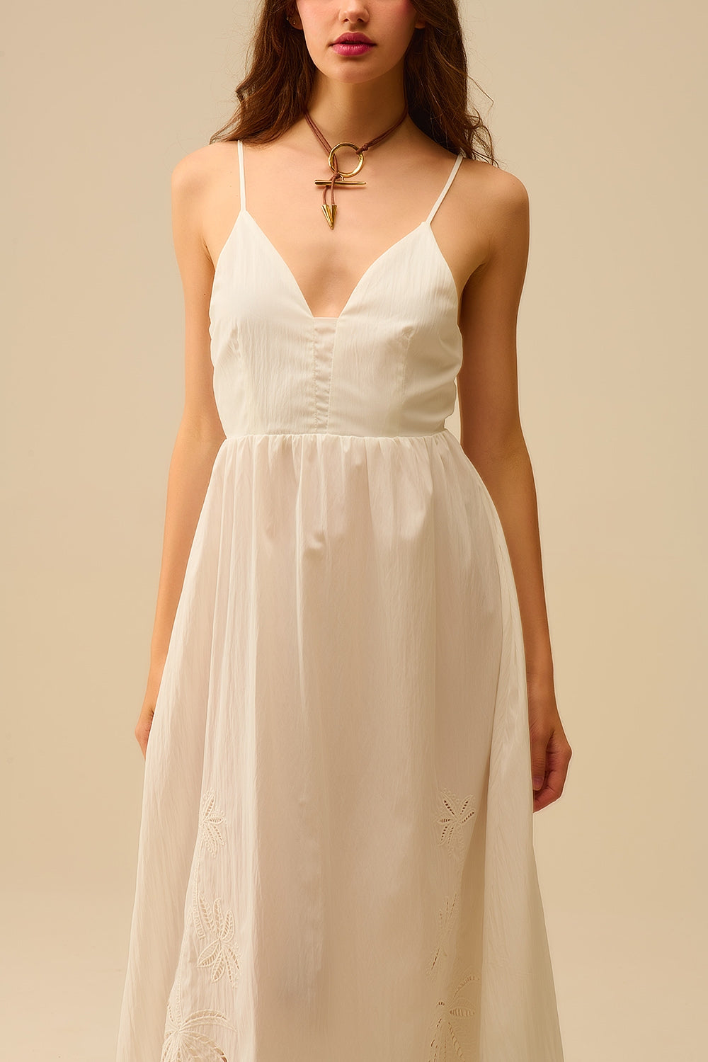 Vestido maxi branco com palmas bordadas