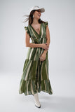 Vestido maxi com decote em V e saia em camadas em verde às riscas Tie-dye