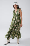 Vestido maxi com decote em V e saia em camadas em verde às riscas Tie-dye