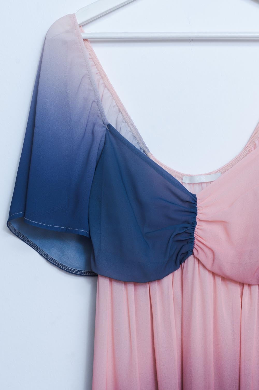 Vestido Maxi com desenho de gradiente e decote de coração bege