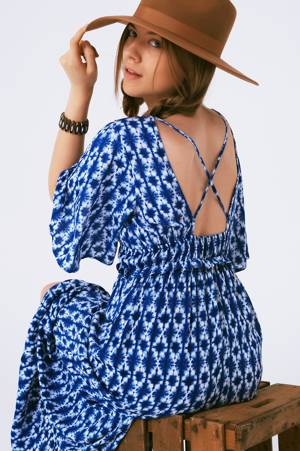 Q2 vestido maxi com estampa boho cruzado nas costas