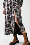 vestido maxi com estampado de flores de efeito metálico