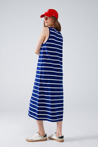 Vestido maxi com gola redonda em azul-marinho com riscas brancas