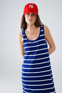 Vestido maxi com gola redonda em azul-marinho com riscas brancas