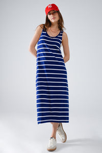 Q2 Vestido maxi com gola redonda em azul-marinho com riscas brancas