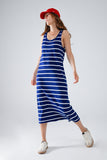 Vestido maxi com gola redonda em azul-marinho com riscas brancas
