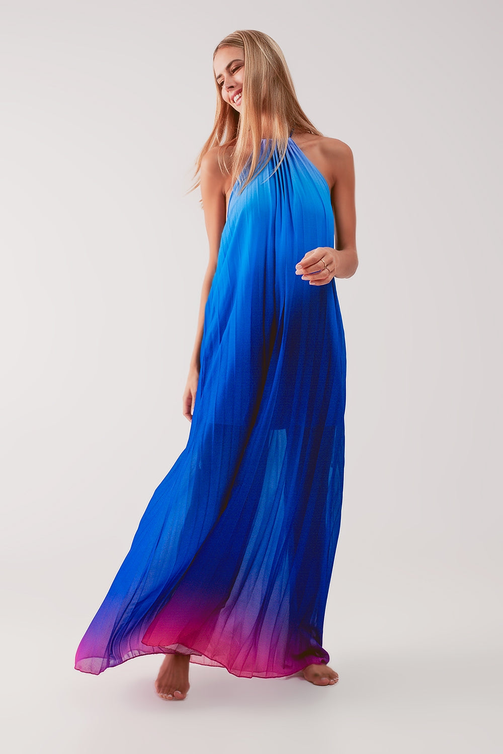 Q2 Vestido maxi de pescoço alto plissado com gradiente de cor azul