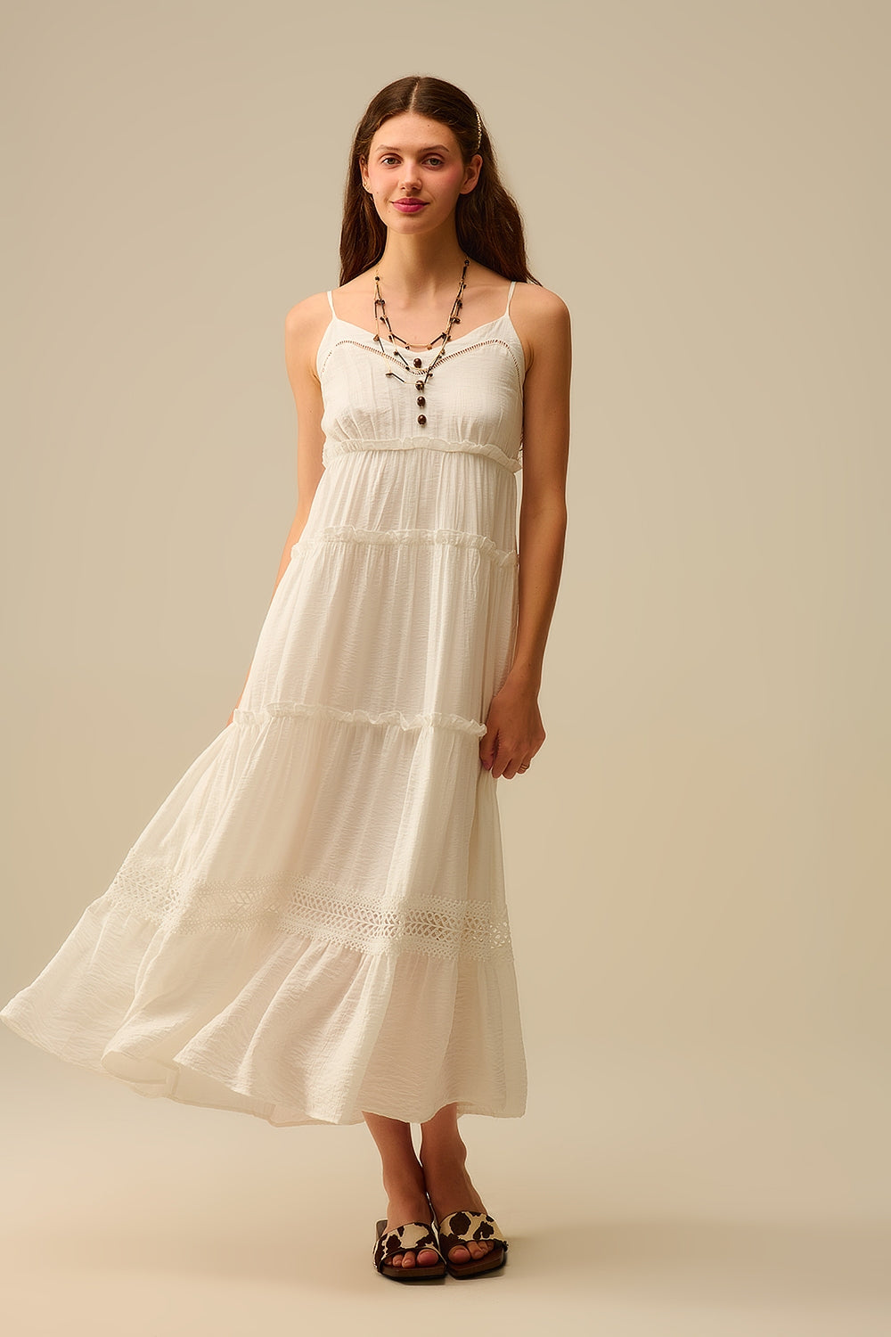 Q2 Vestido maxi em camadas com inserções de renda em branco