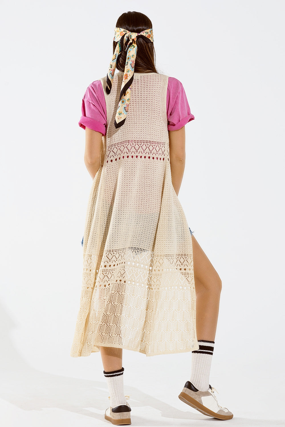 Vestido maxi em croché com fecho de botões em bege