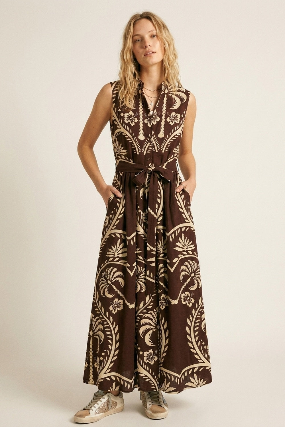 Q2 Vestido Maxi Marrom Estampado com Cintura Cintada