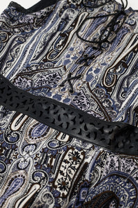 Vestido midi cinzento com estampado e lados rebaixados