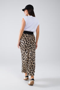 Vestido midi com acabamento em cetim e contraste com estampado de leopardo