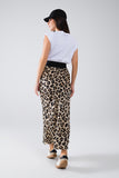 Vestido midi com acabamento em cetim e contraste com estampado de leopardo