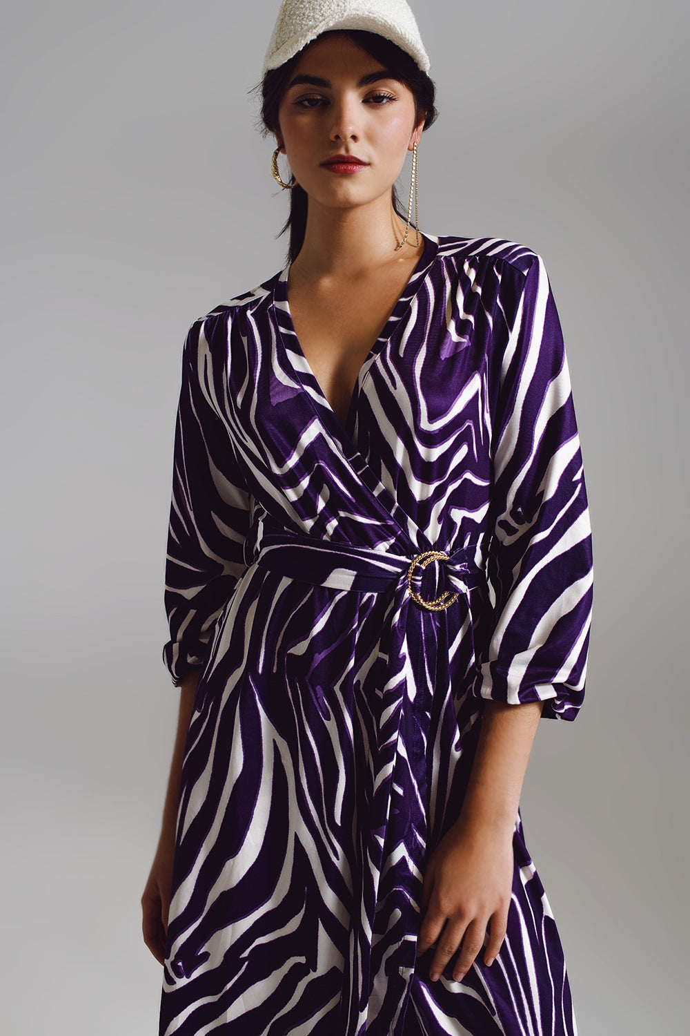 Vestido Midi com Cinto em Estampa Zebra Roxa e Creme