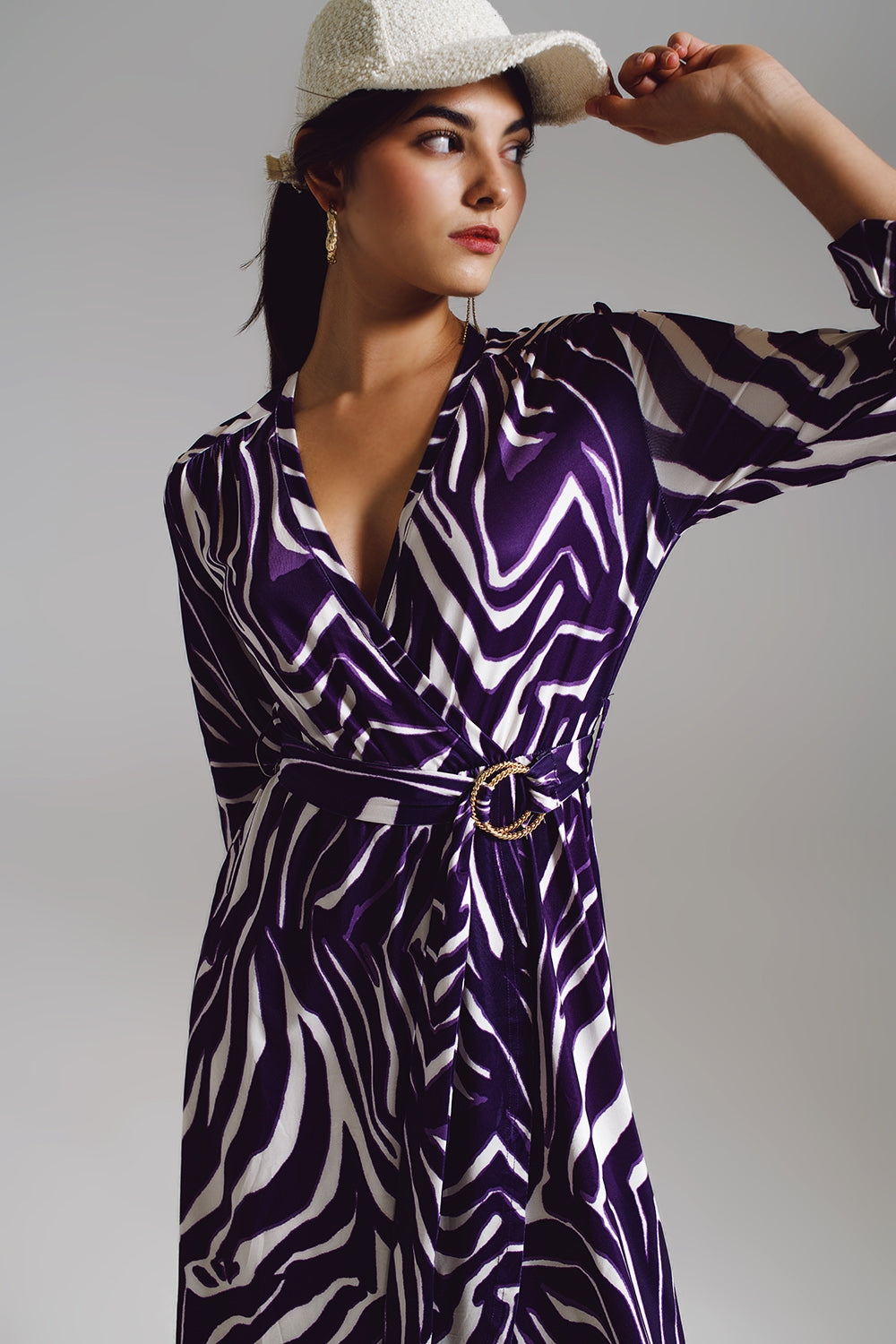 Vestido Midi com Cinto em Estampa Zebra Roxa e Creme