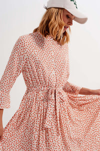Vestido midi com estampado floral de coral com pescoço alto e botões