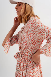 Vestido midi com estampado floral de coral com pescoço alto e botões