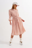 Vestido midi com estampado floral de coral com pescoço alto e botões