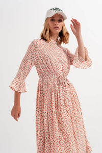 Vestido midi com estampado floral de coral com pescoço alto e botões