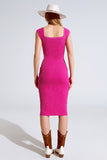 Vestido midi cor-de-rosa com nervuras grossas e mangas curtas