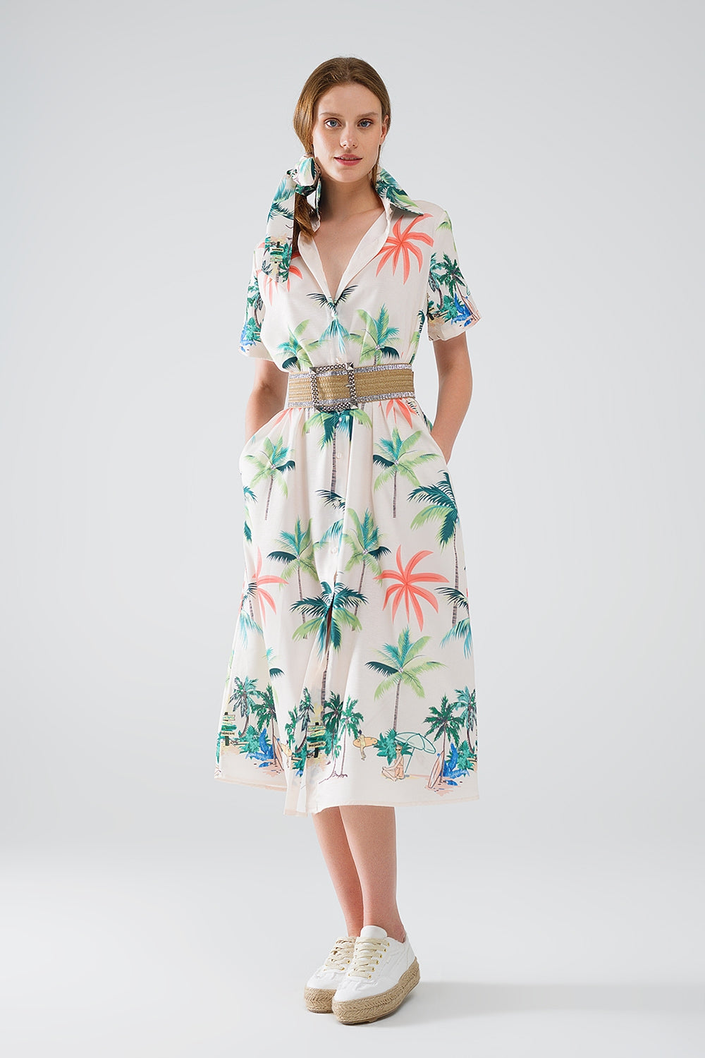 Q2 Vestido midi creme com estampado de praia e gola polo